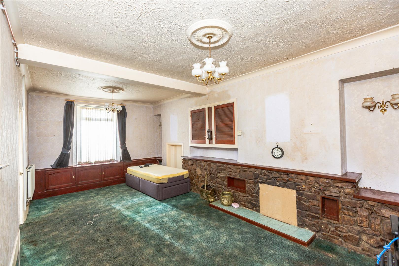 Lakefield Road, Llanelli, SA15 2UE